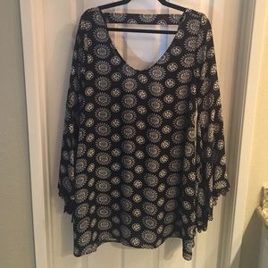 NWOT Black and white print coverup